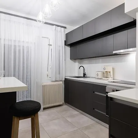 F & B Collection - Flat For 4 *